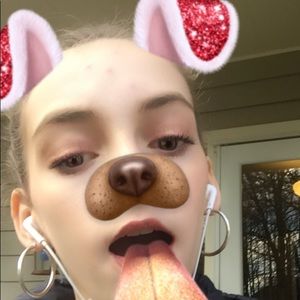 Meet your Posher, Olivia